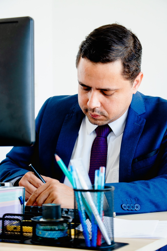Dr. Eduardo Amaral trabalhando