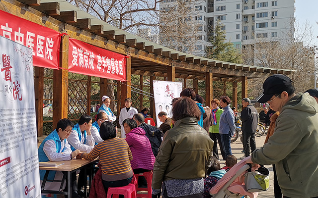 【学雷锋日】LEDONG体育·（中国）官方网站,举办“爱满京城，牵手智慧家医”志愿服务活动(图2)